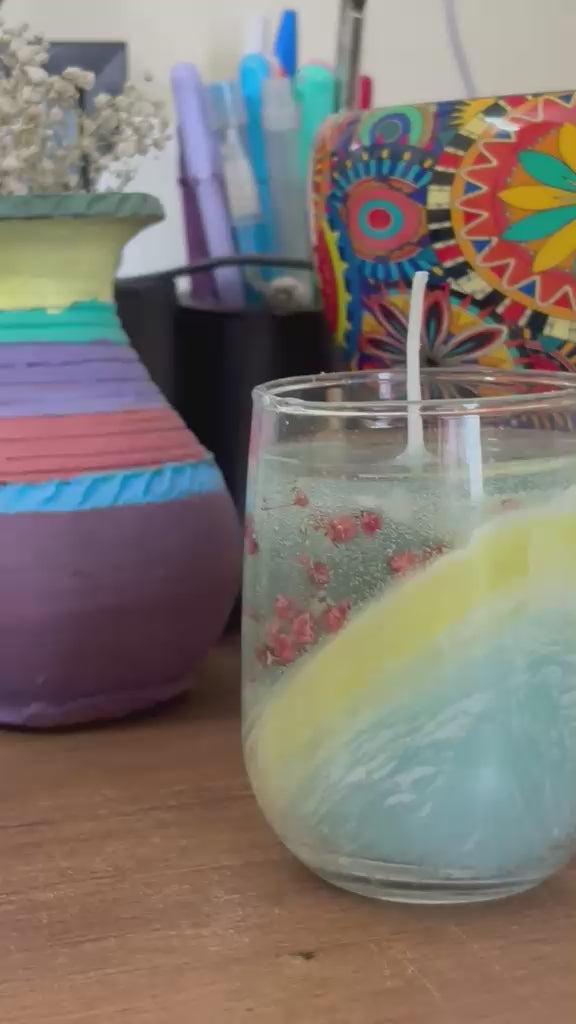🕯️ Ocean Wave Floral Candle